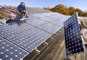 Solar Panel Lifespan: When to Replace?